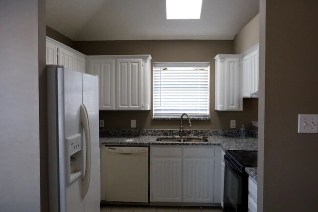 116 Misty View Ln, Roanoke, TX 76262 - photo 6