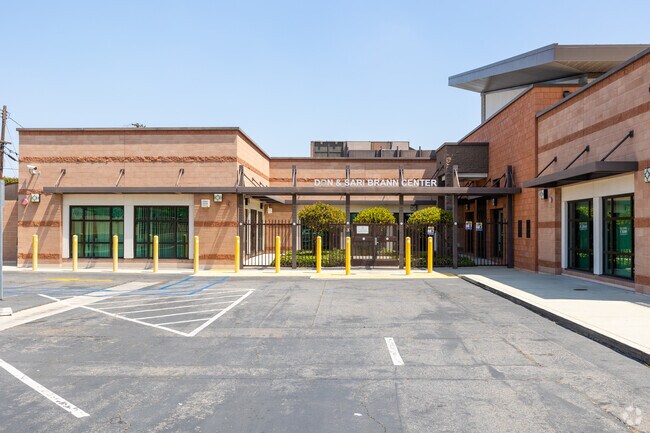 138th St Elementary School in Hawthorne, CA contains the Don and Sari Brann Center.