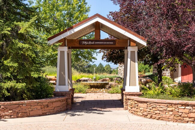 Tallyn's Reach residents have access to the community clubhouse.