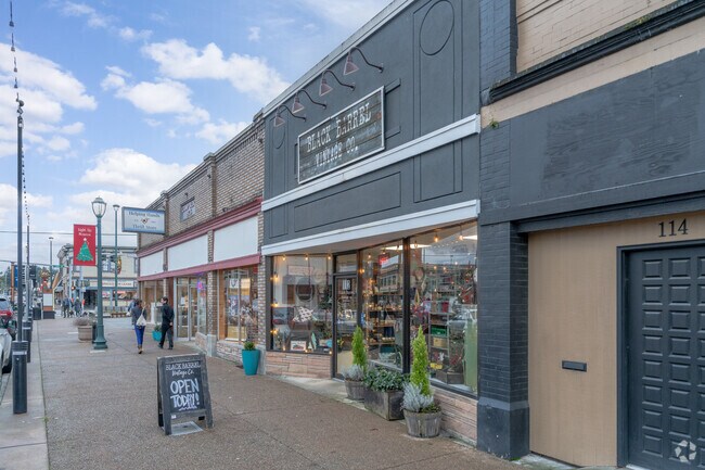 Black Barrel Vintage near Woods Creek has a wide variety of home decor and more.