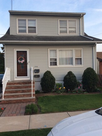 294 President St, Saddle Brook, NJ 07663