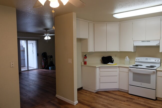 118 W Beverly Place unit B, Tracy, CA 95376 - photo 3