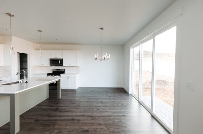 676 W Salvia Dr, Saratoga Springs, UT 84045 - photo 2