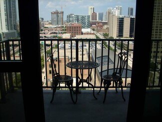 210 S Desplaines St Unit 1107, Chicago, IL 60661