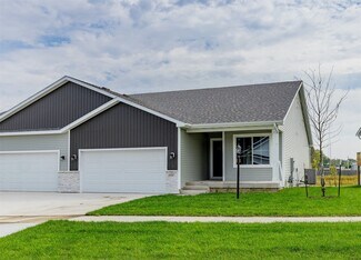 6557 NE 11th Ct, Des Moines, IA 50313