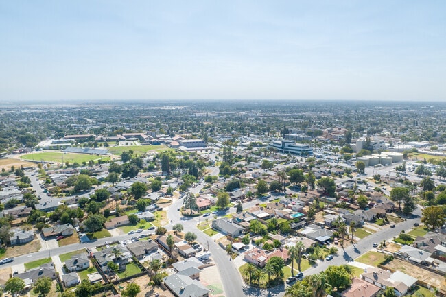 Hillcrest is a bustling suburb in eastern Bakersfield.