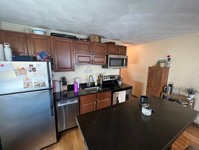 218 Holland St unit 2B, Somerville, MA 02144 - photo 2