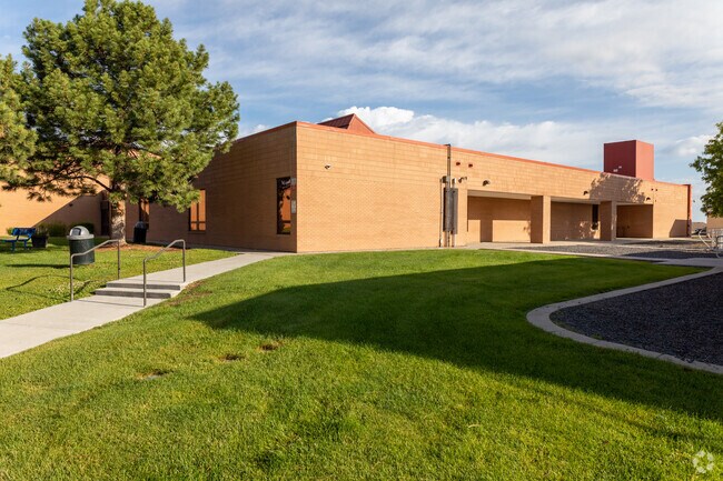 Side Creek Elementary School is a great place to pursue an education in Aurora, Colorado.