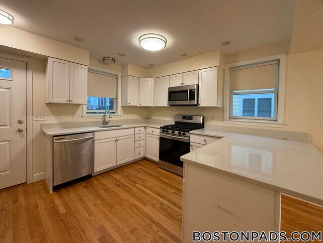 96 Waumbeck St, Boston, MA 02121 - photo 7
