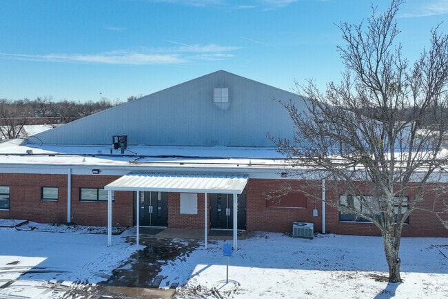 Coweta Junior High School is shares a campus and facilities with Coweta High School.