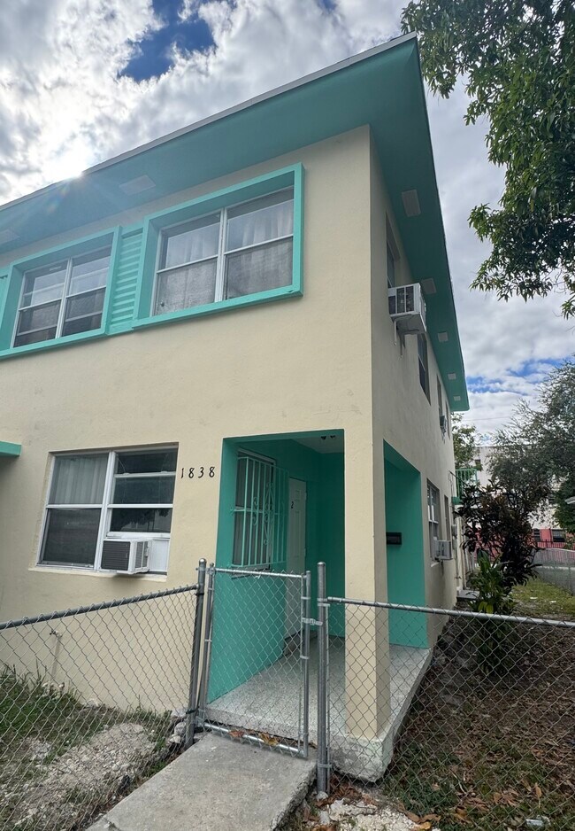 1838 NW 1st Place unit 2, Miami, FL 33136 - photo 4