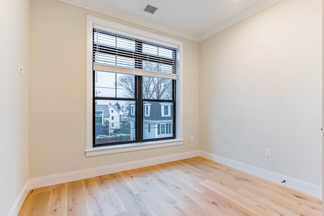 165 Everett St unit 303, Allston, MA 02134 - photo 4