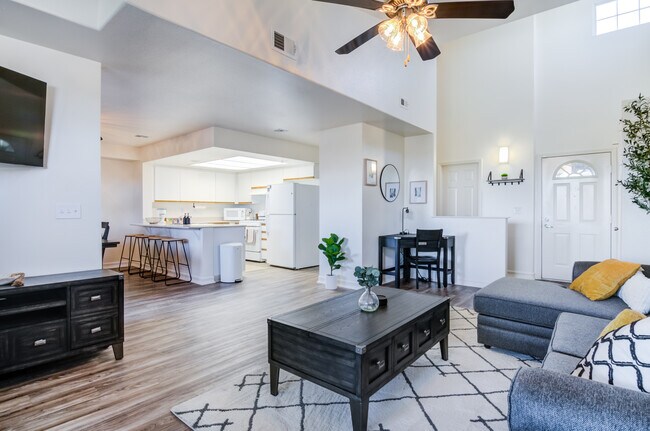 Bayview Hills – Military Housing, San Diego, CA 92139 - photo 4