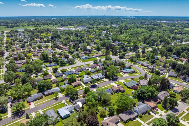 Edgemont Park is a great family-friendly neighborhood in Lansing.