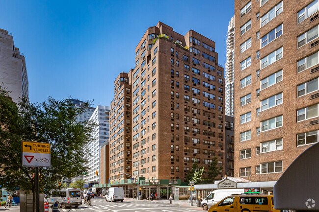 About 233 E 69th St, New York NY | HOAs, Reviews, Amenities