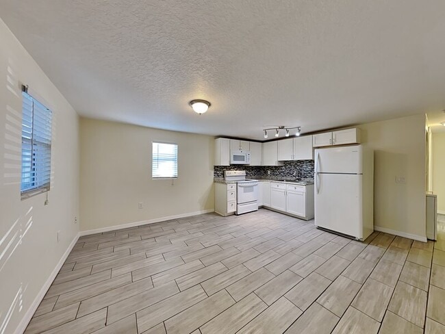 613 E 2nd St, Sanford, FL 32771 - photo 3