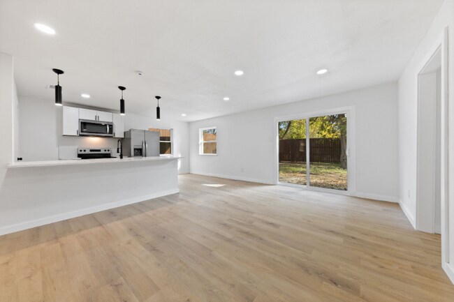 608 Blueberry Blvd, Dallas, TX 75217 - photo 5