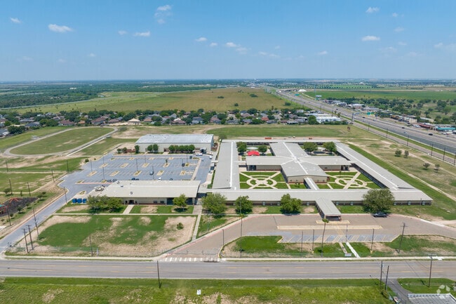 Cesar Chavez Middle School host grades 6th grade to 8th grade in the general Mission area.