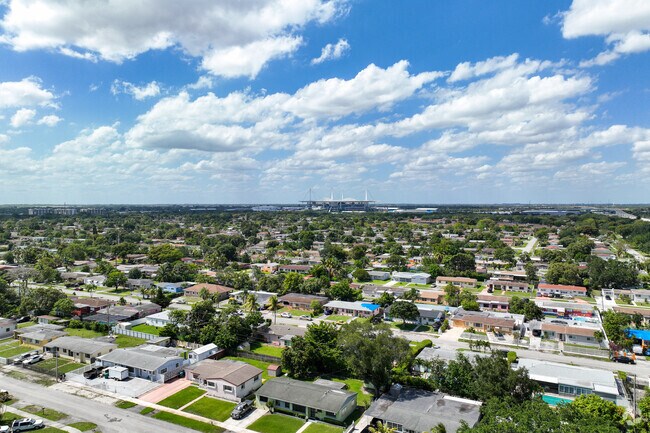 The Hard Rock Stadium is a distance from Scott Lake.