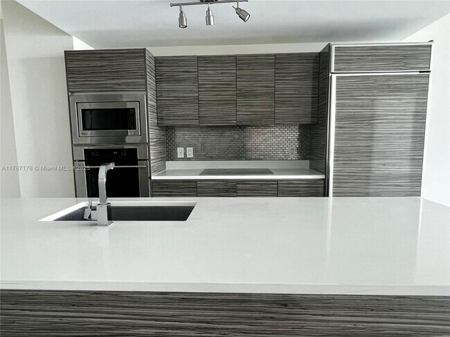 Icon Bay unit 1606, Miami, FL 33137 - photo 3