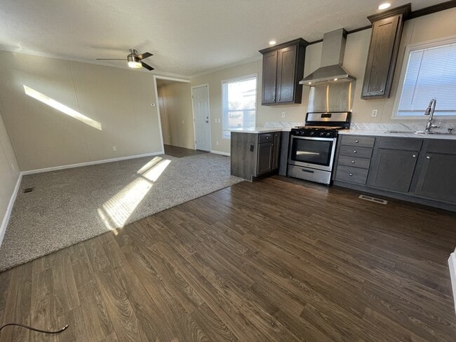 38054 Versailles St, Clinton Township, MI 48038 - photo 7