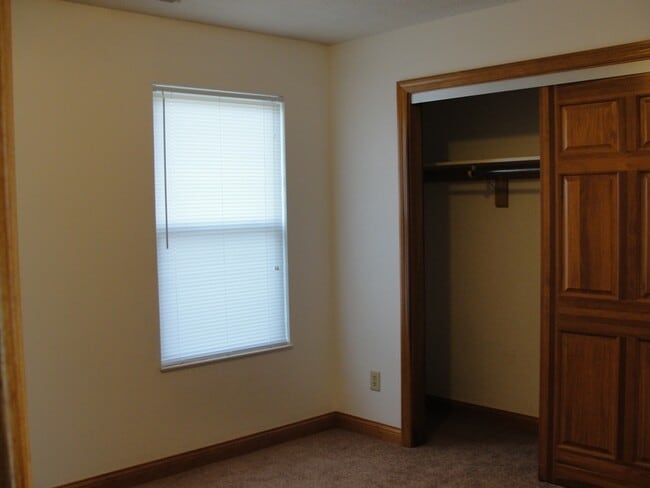 2711 Fairmont Ct, Troy, OH 45373 - photo 5