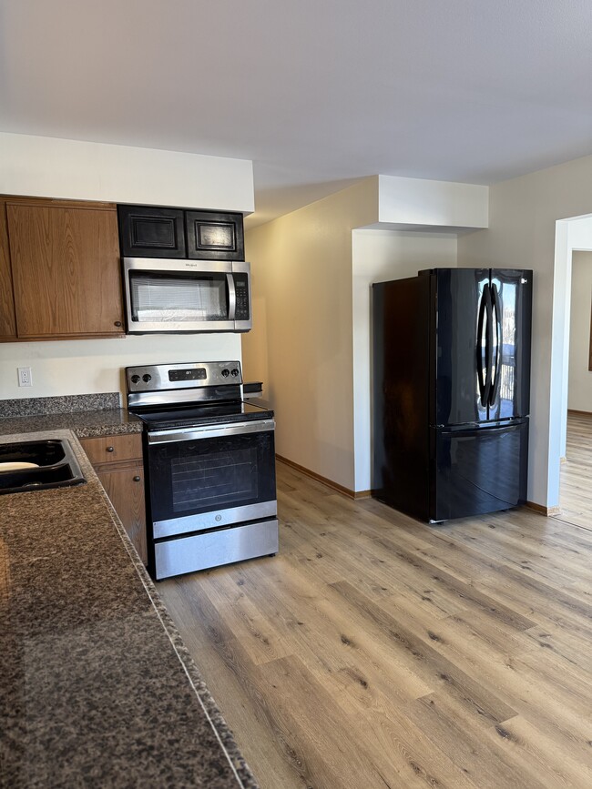 440 Hi View Dr unit 450, Brookfield, WI 53045 - photo 5