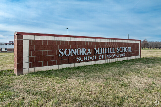Sonora Middle School has a B rating on Niche.com.