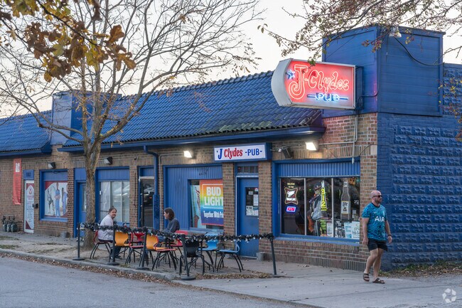 J-Clyde's Pub in Near Eastside is the local watering hole for music enthusiasts.