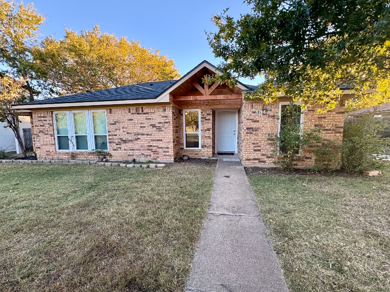 806 Wildwood Ln, Grapevine, TX 76051 - photo 1