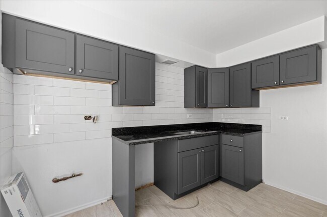 6705 N California Ave unit 15-1W, Chicago, IL 60645 - photo 4