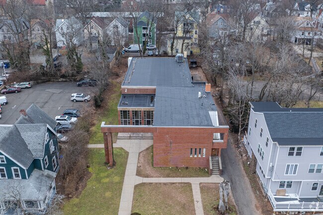 Learn at the eshiva Gedolah Rabbinical Institute at 300 Norton St, New Haven, CT 06511.