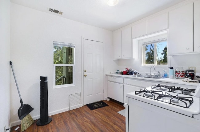 2512 Butte St, Redding, CA 96001 - photo 3