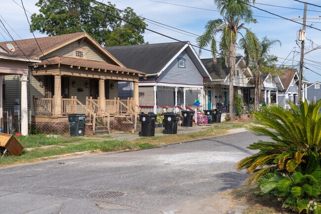 There are also a handful of smaller cottages in The Broadmoor neighborhood.