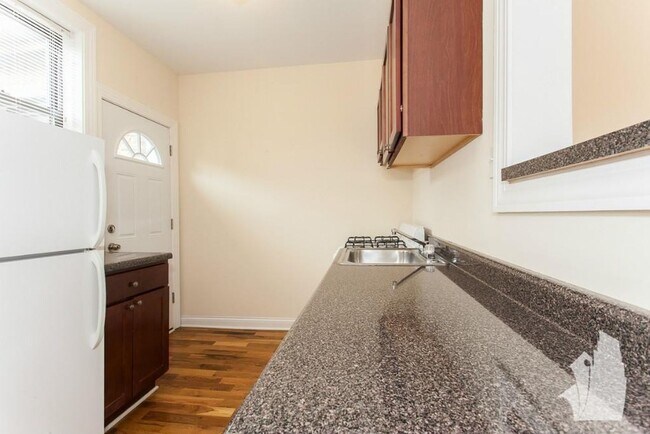 1420 W Byron St unit 3900-2, Chicago, IL 60613 - photo 4