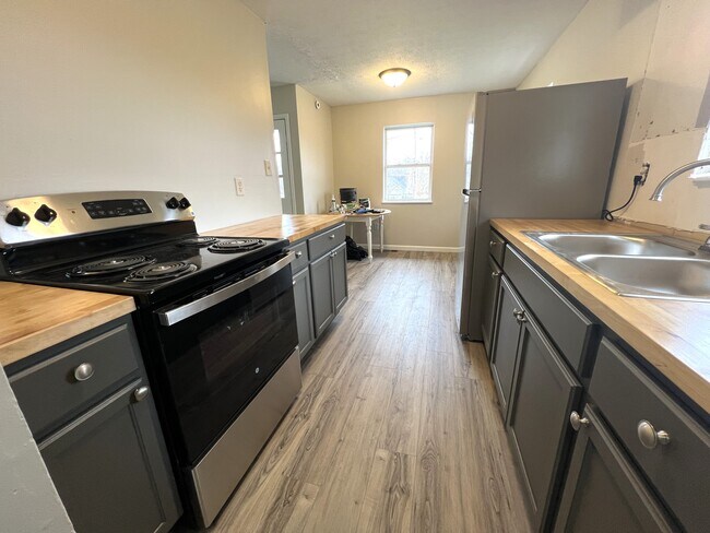 424 Lemmon St, Corydon, IN 47112 - photo 4