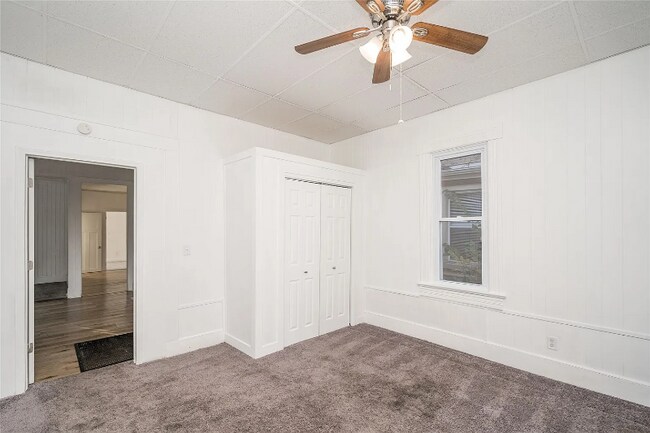 1136 E 8th St, Des Moines, IA 50316 - photo 5