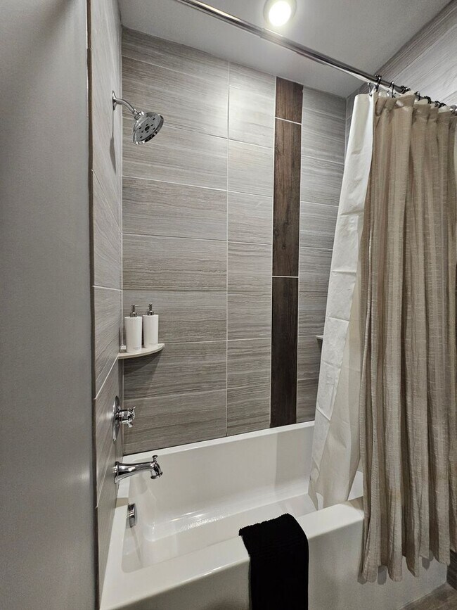 Alleyworks, Bloomington, IN 47404 - photo 7