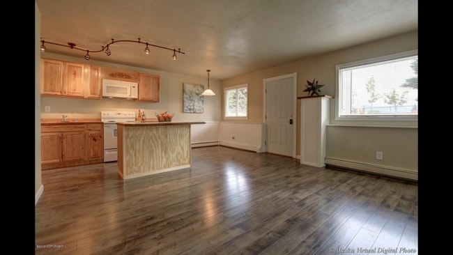 1330 Nelchina St unit 1348NelchinaSt, Anchorage, AK 99501 - photo 7