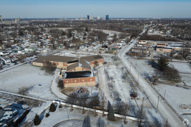 Oakdale Elementary rests on Broadway St and Oakdale Ave.
