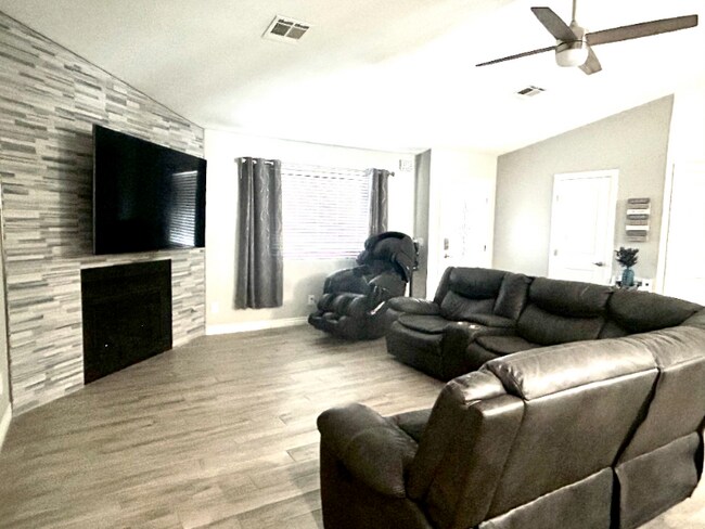 1511 Rawhide Dr, Henderson, NV 89002 - photo 4