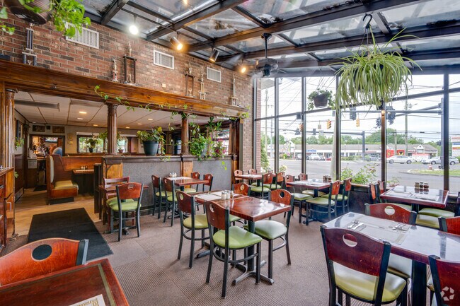 Uncle Joe's Pizza in Spring Hill has inviting atmosphere for customers inside.