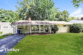 7923 Maple St, Prairie Village, KS 66208