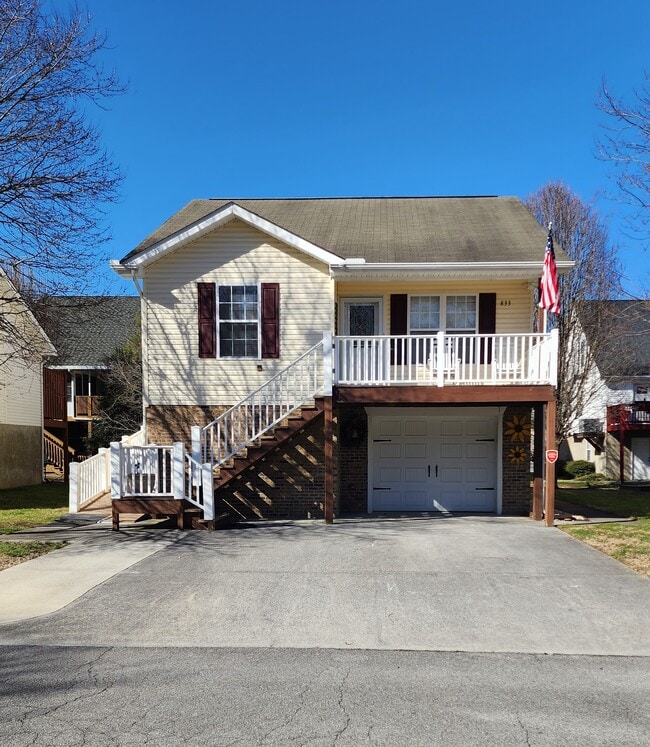 833 Plantation Dr, Pigeon Forge, TN 37863