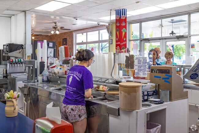Cammie’s Old Dutch Ice Cream Shoppe uses family recipes as Mobile’s sole ice cream maker.