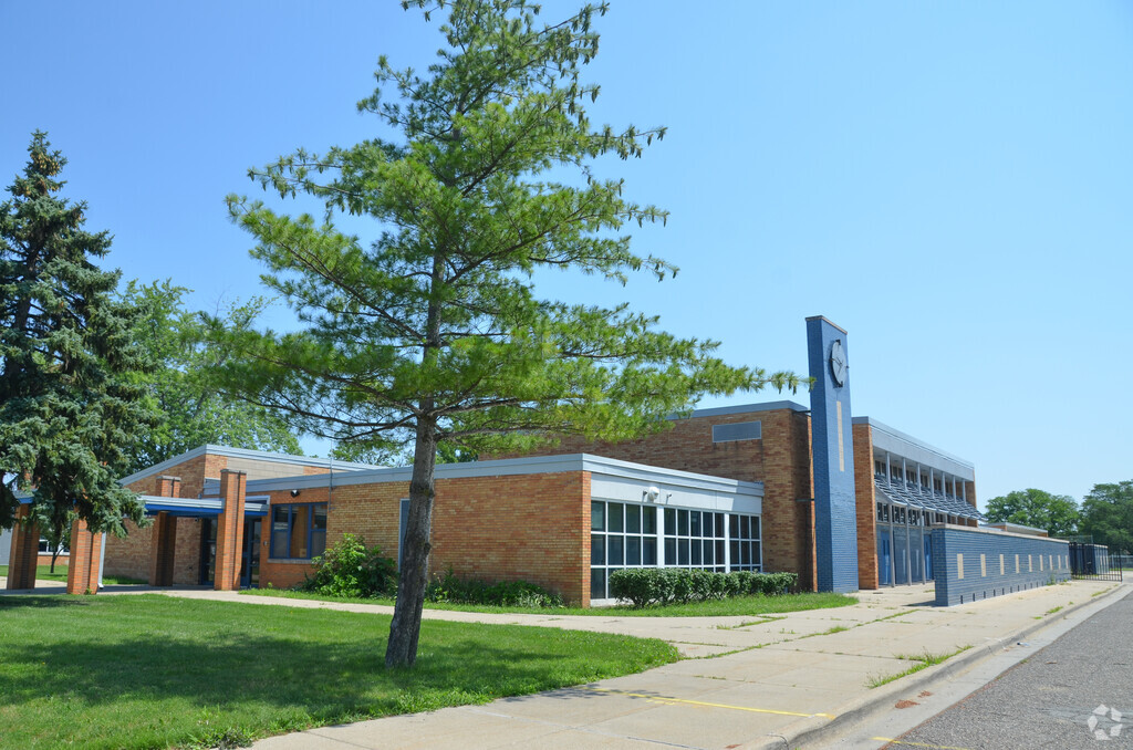 Douglas Elementary 3-4 Campus building in Garden City.