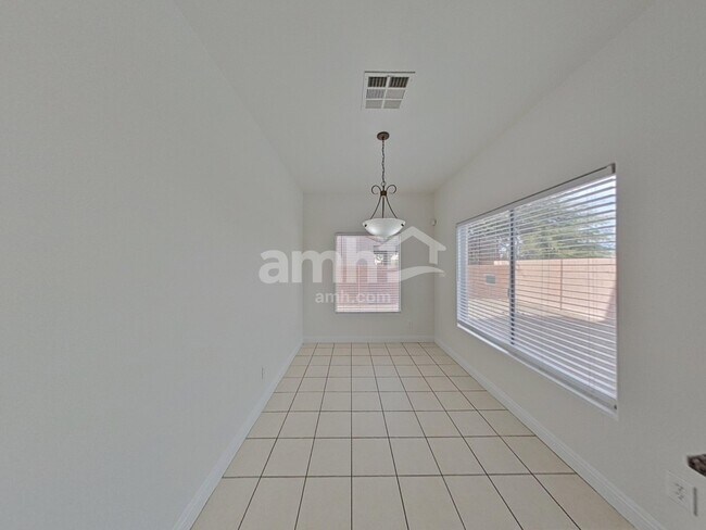 2974 E Gables Vale Ct, Las Vegas, NV 89121 - photo 6