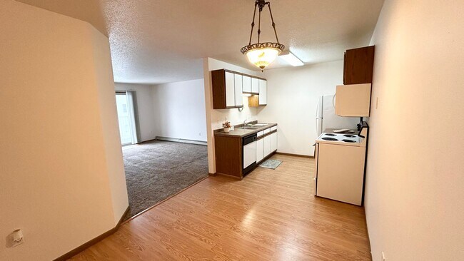 Evans Place 1, Fargo, ND 58103 - photo 2