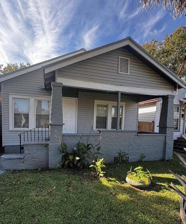 1003 W 46th St, Savannah, GA 31405