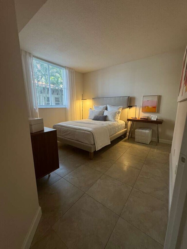 8246 NW 48th St unit C2, Doral, FL 33166 - photo 4